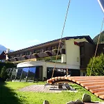 Rovanada Wellness & Bergnatur מלון ולס